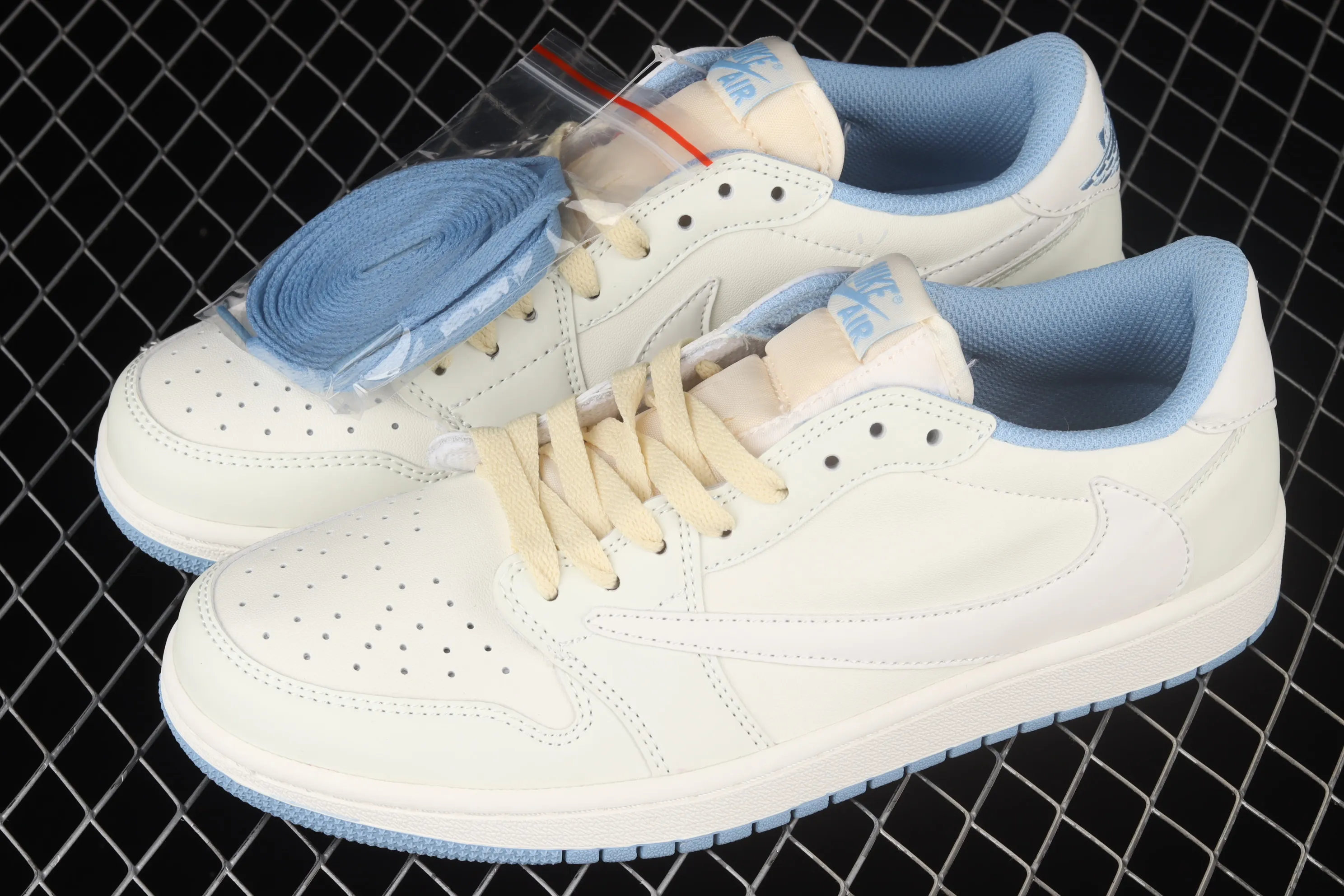 All categories Air Jordan Jordan series basketball shoes Air Jordan 1 Low cost-effective version Travis Scott x Air Jordan 1 Low AJ1 Joe 1 beige lightning undercut low top DM7866-148